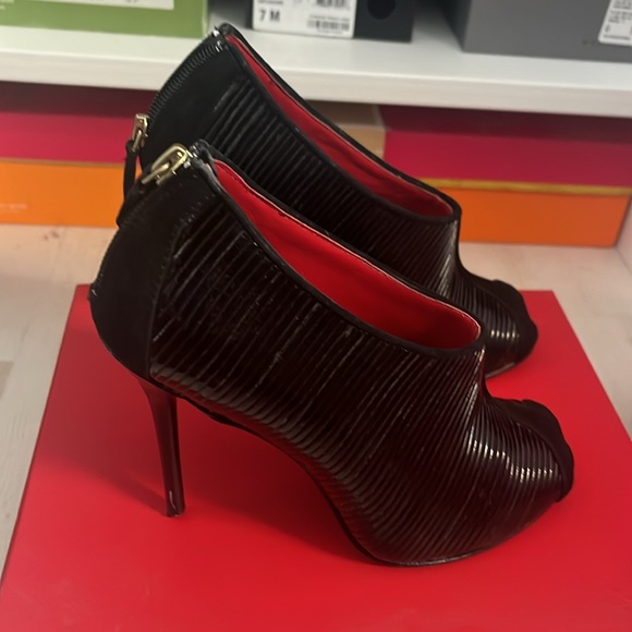 Charles Jourdan heels/bootie black 7.5 - Picture 3 of 12